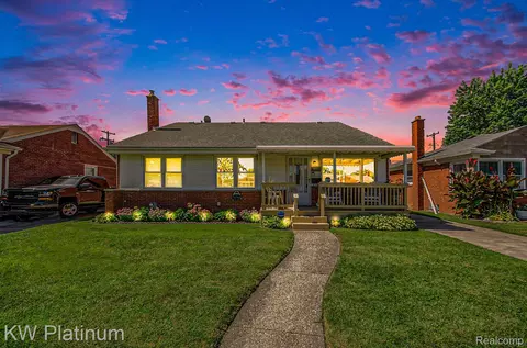 28727 Floral St, Roseville, MI 48066