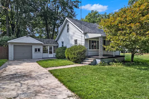 27697 Gilbert Dr, Warren, MI 48093