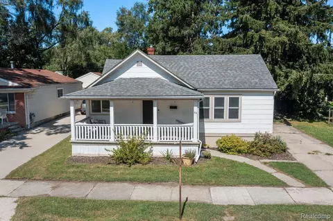 86 W Brockton Ave, Madison Heights, MI 48071