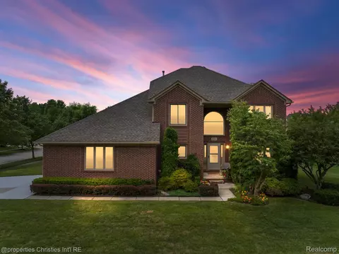 56437 Cromwell Crt Ct, Shelby Township, MI 48316
