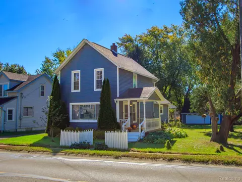 338 Atwater St, Lake Orion, MI 48362