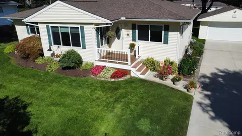1242 Bielby St, Waterford, MI 48328