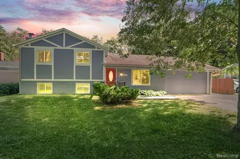 3305 Fox Blvd, Commerce, MI 48382