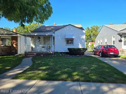 22707 Maxine St, Saint Clair Shores, MI 48080