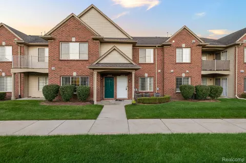 45543 Hidden View Crt Ct, Utica, MI 48315