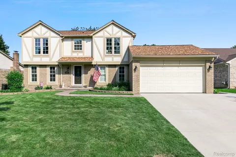 19610 Stamford Dr, Livonia, MI 48152