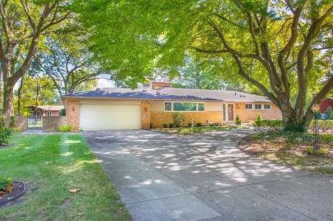 409 Wadsworth Ln, Bloomfield Hills, MI 48301