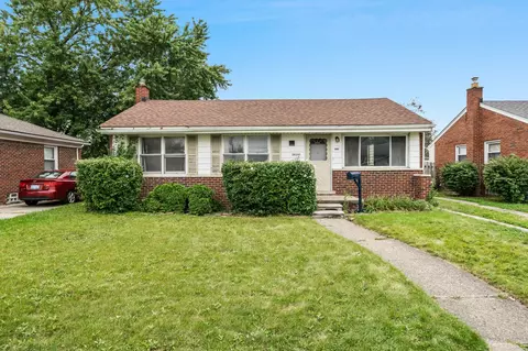 28390 Hollywood St, Roseville, MI 48066
