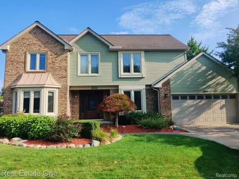 25292 Bridlepath Ln, Farmington Hills, MI 48335