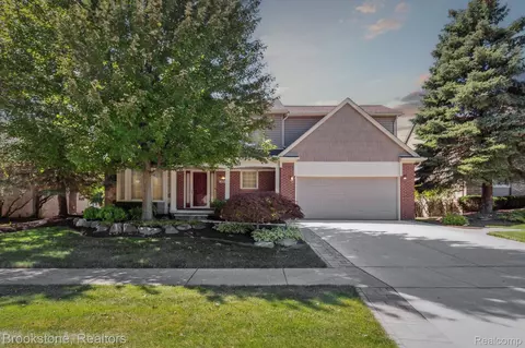 3162 Courtfield Dr, Rochester Hills, MI 48309