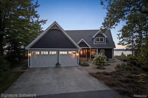 10069 Kay Ray Rd, Williamsburg, MI 49690
