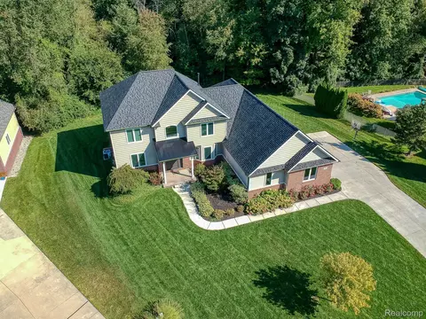 868 Birkdale Dr, St. Clair, MI 48079