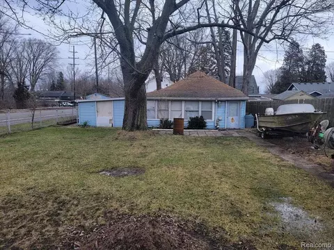 470 Field Ave, Cottrellville, MI 48039