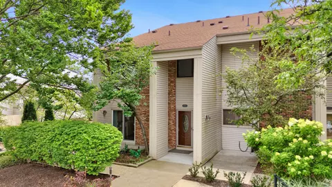 6184 Palomino Crt Ct, West Bloomfield, MI 48322