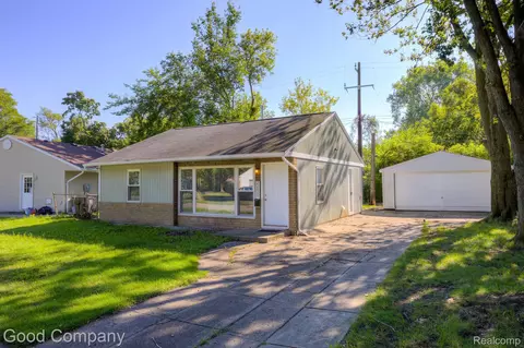 22820 Manistee St, Oak Park, MI 48237