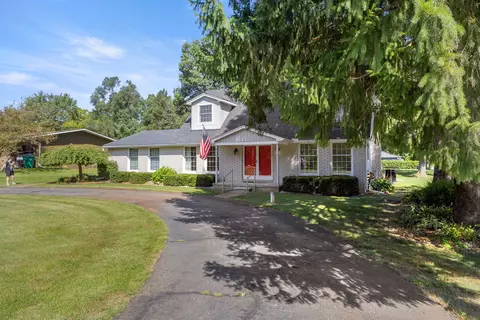 1440 Knob Hl, Commerce, MI 48382