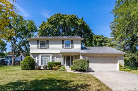 37701 N Sherwood Crt Ct, Livonia, MI 48154