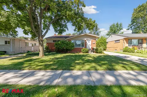 1131 Shenandoah Dr, Clawson, MI 48017