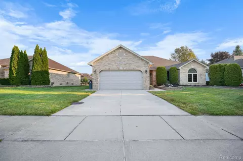 20525 Balmoral Dr, Macomb, MI 48044