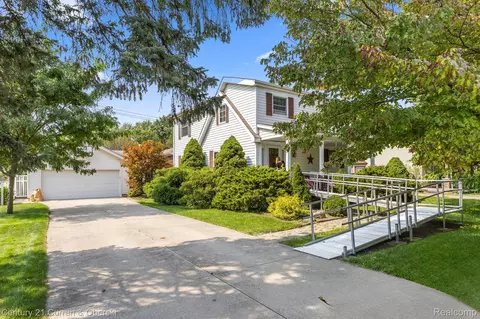 10690 Baraga St, Taylor, MI 48180