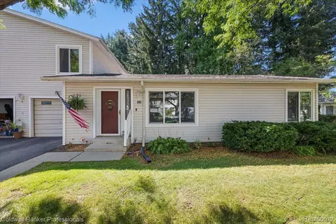 810 Corners Crt Ct, Orion, MI 48362