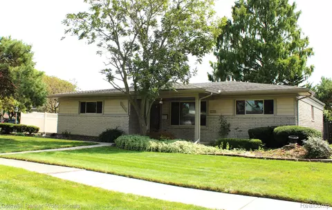 29352 Bon Mar Dr, Warren, MI 48088