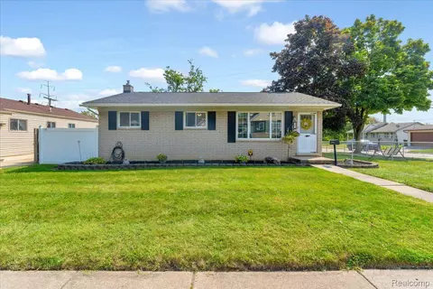 341 Detroit St, Trenton, MI 48183
