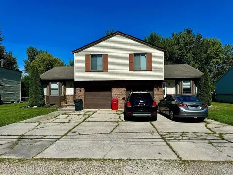 27107 Campau Ln, Harrison, MI 48045