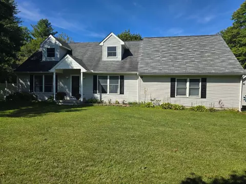11938 Butler Rd, Augusta, MI 48191