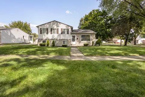 44202 Whithorn Dr, Sterling Heights, MI 48313