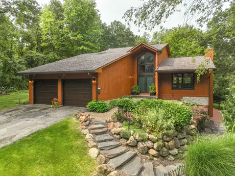 6515 Cuthbert Rd, White Lake, MI 48386