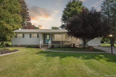 12475 Odell Rd, Fenton, MI 48451