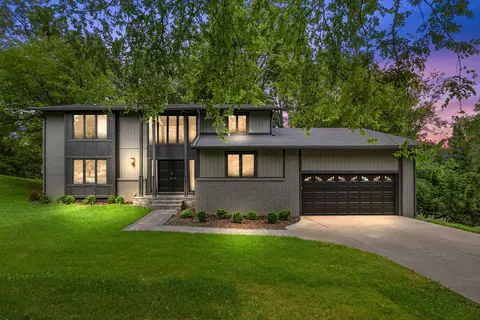 1470 Ashton Dr, Rochester Hills, MI 48309