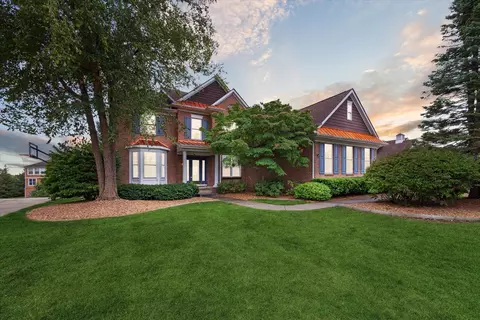 5699 Strawberry Cir, Commerce, MI 48382