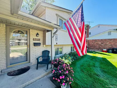 36715 Ladywood St, Livonia, MI 48154