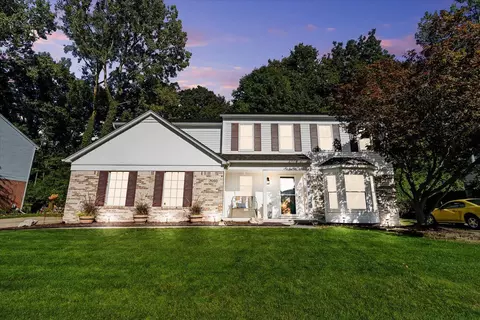 7050 Fox Chase Ln, Westland, MI 48185