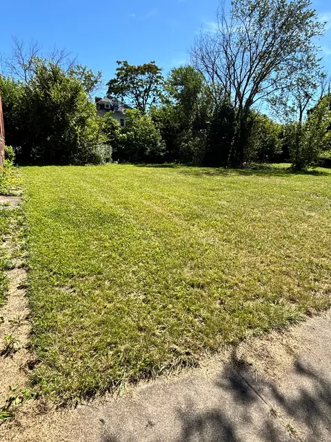 323 Tuxedo St, Highland Park, MI 48203