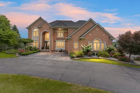 3009 Stone Meadow Dr, Milford, MI 48380