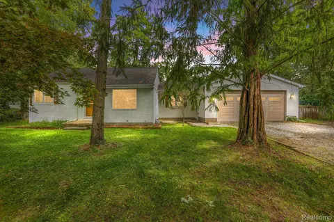 31718 Alameda St, Farmington Hills, MI 48336