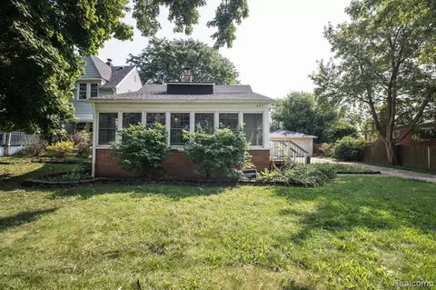 627 5th St, Wyandotte, MI 48192