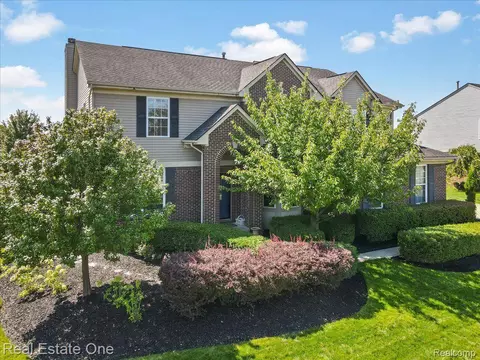 781 Chelsea Crt Ct, Oxford, MI 48371
