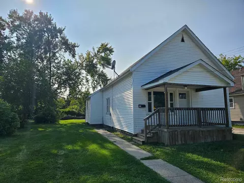 717 15th St, Port Huron, MI 48060