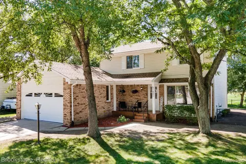 51801 Fox Pointe Dr, New Baltimore, MI 48047