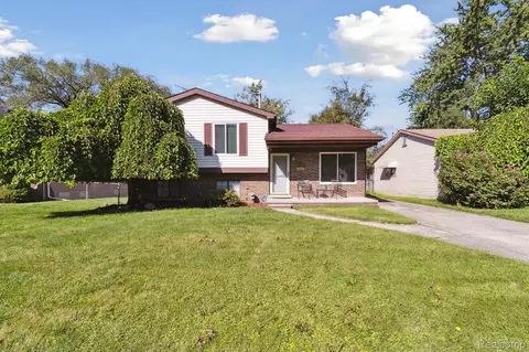 21799 Oakwood Ave, Eastpointe, MI 48021