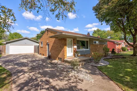 4810 Buckthorne Dr, Saginaw, MI 48603