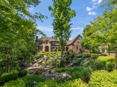 6145 Saddle Crk, Grand Blanc, MI 48439