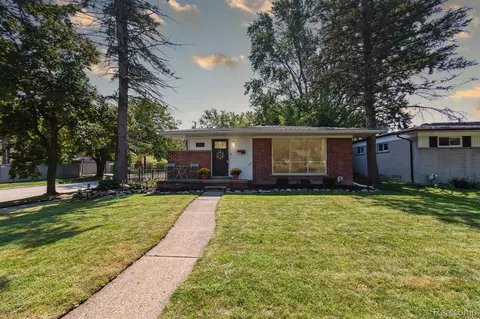 1128 Woodlawn Ave, Royal Oak, MI 48073