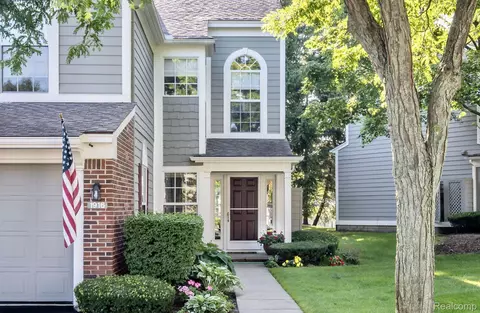 1916 Eagle Pointe, Bloomfield Hills, MI 48304