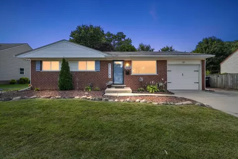 41925 Gainsley Dr, Sterling Heights, MI 48313
