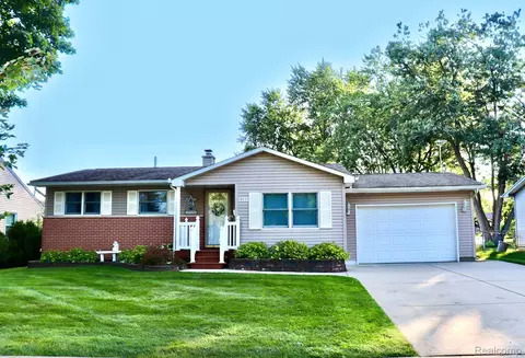 5188 Helmsley Dr, Swartz Creek, MI 48473